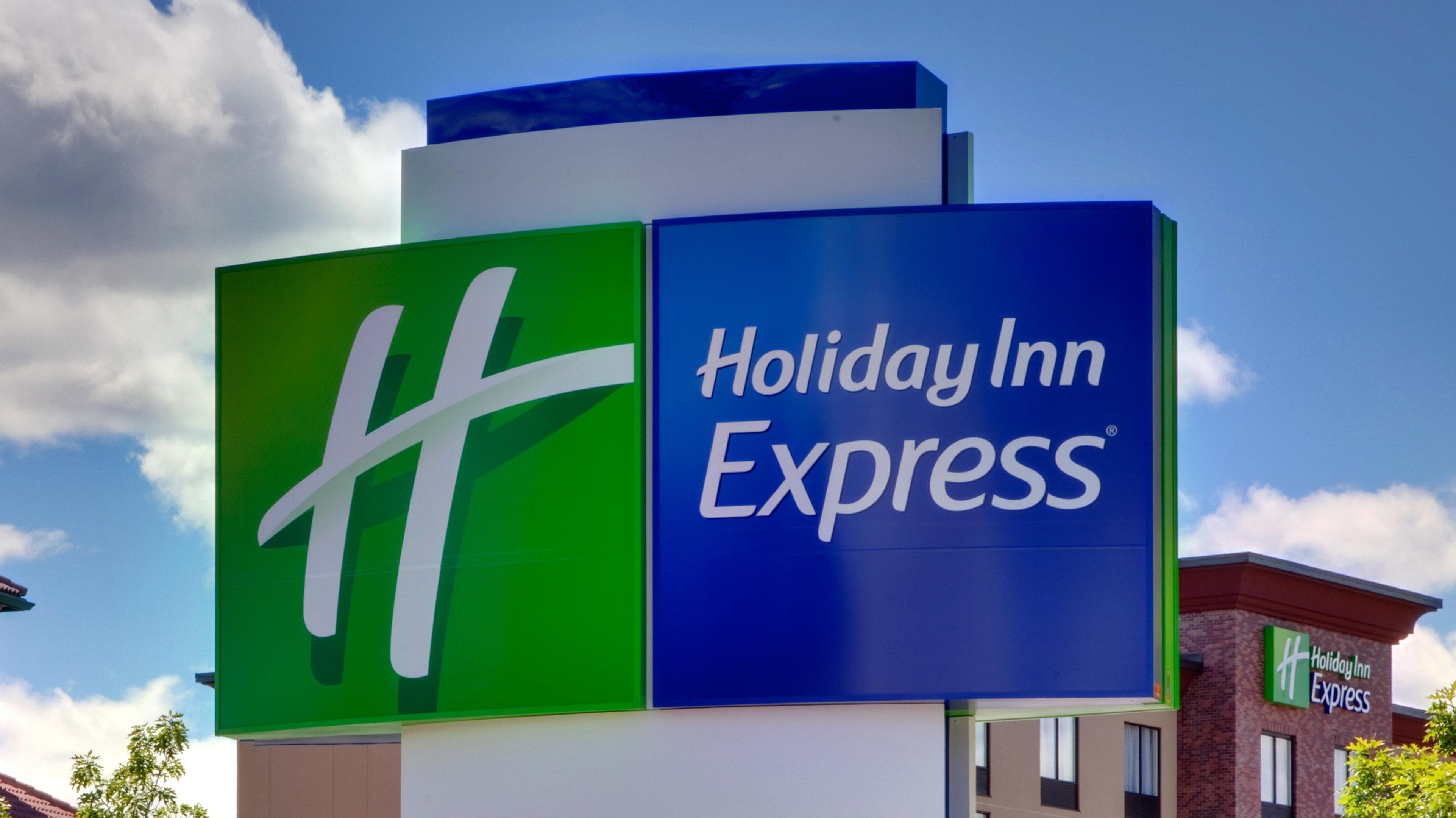 Holiday Inn Express & Suites - Medford By Ihg Exterior foto