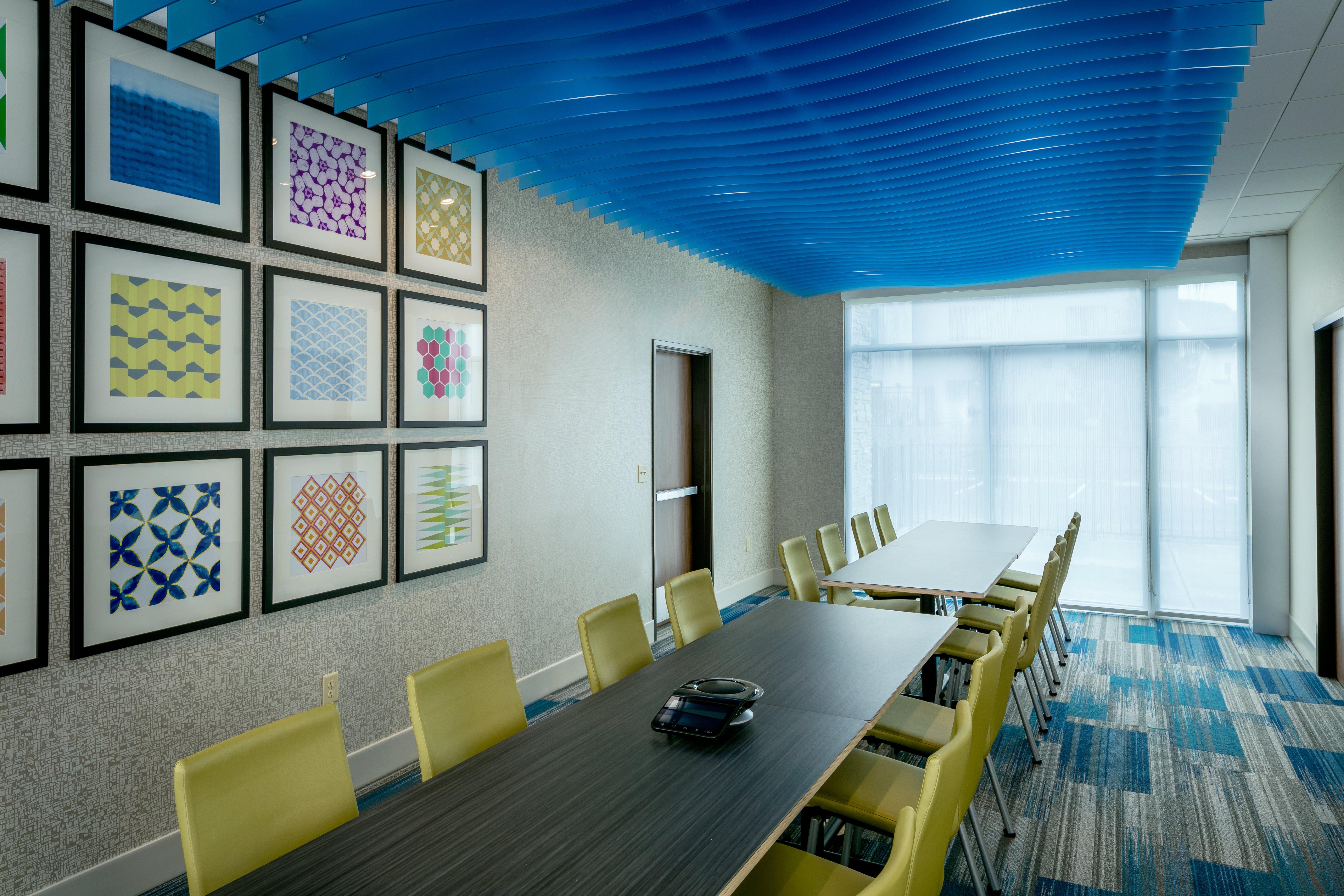 Holiday Inn Express & Suites - Medford By Ihg Exterior foto